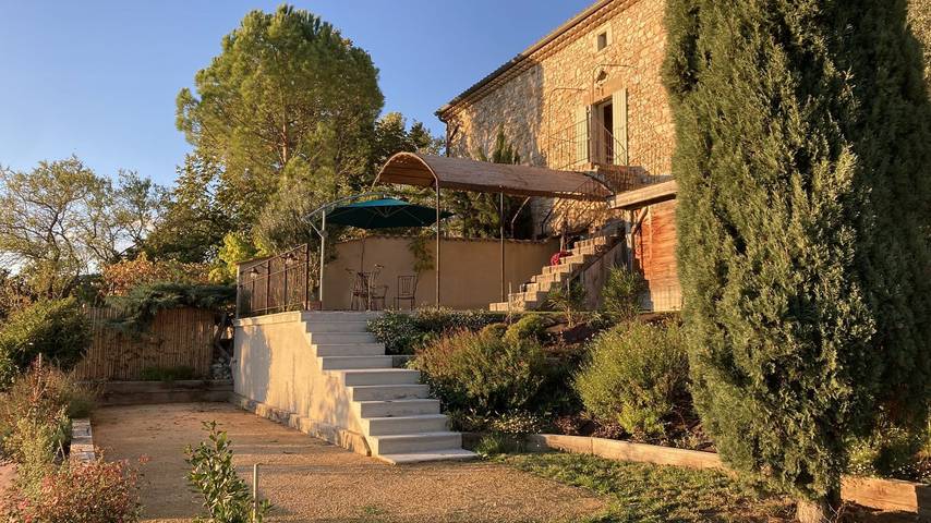Gîte pour 6 personnes, avec terrasse et jardin, animaux acceptés à Montclar-sur-Gervanne