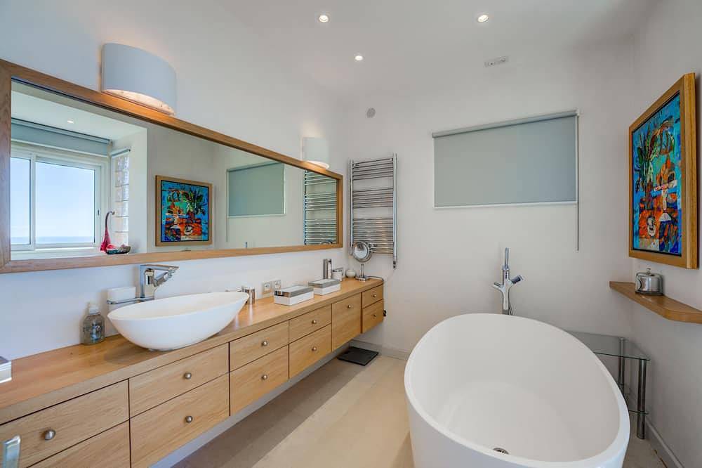 Villa L'Ourmège / Exceptional sea view and 8-minute walk to the beach in Èze, Nice region