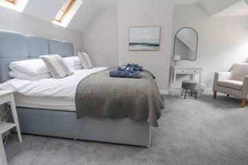 Log Cabin for 4 People in Delamere, Cheshire, Photo 3