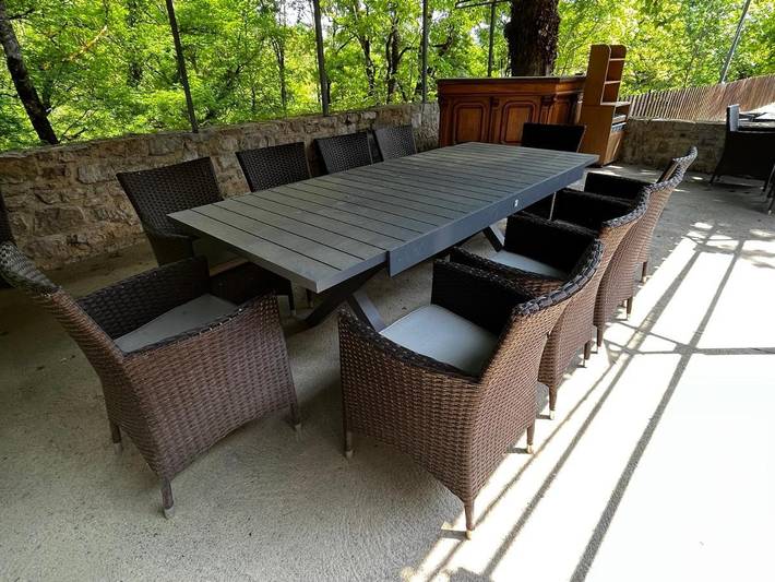 Location de vacances pour 12 personnes, avec terrasse et jardin ainsi que piscine et vue à Camboulit - 4
