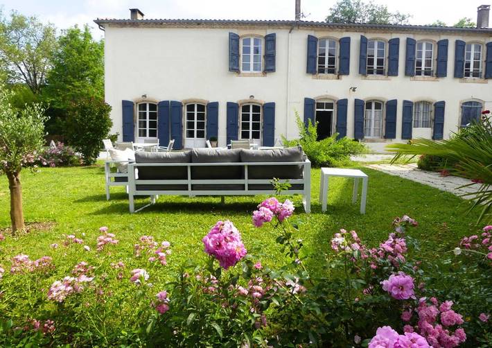 Gîte pour 11 personnes, avec Terrasse ainsi que Jardin et Piscine à Castres