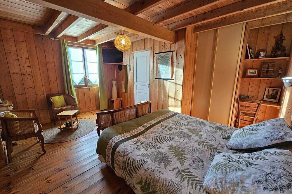 Landes\" guest room with private Nordic bath in Sigalens, Langon en omgeving