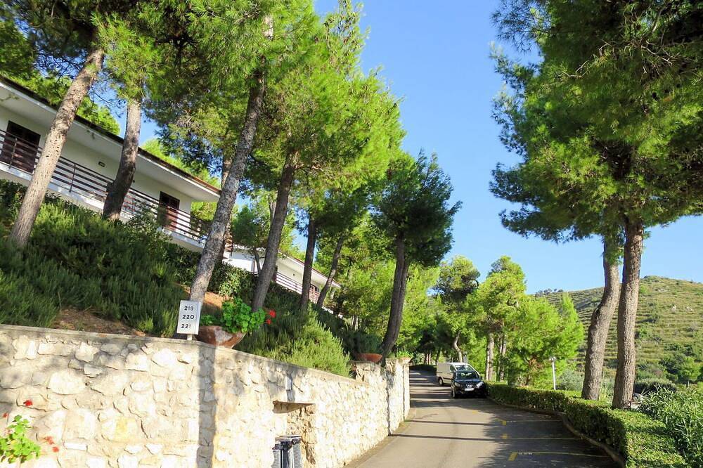 Entire apartment, Beautiful apartment for 2 guests with pool, A/C, Wifi, Tv, pets allowed and parking in Sperlonga, Latina Province