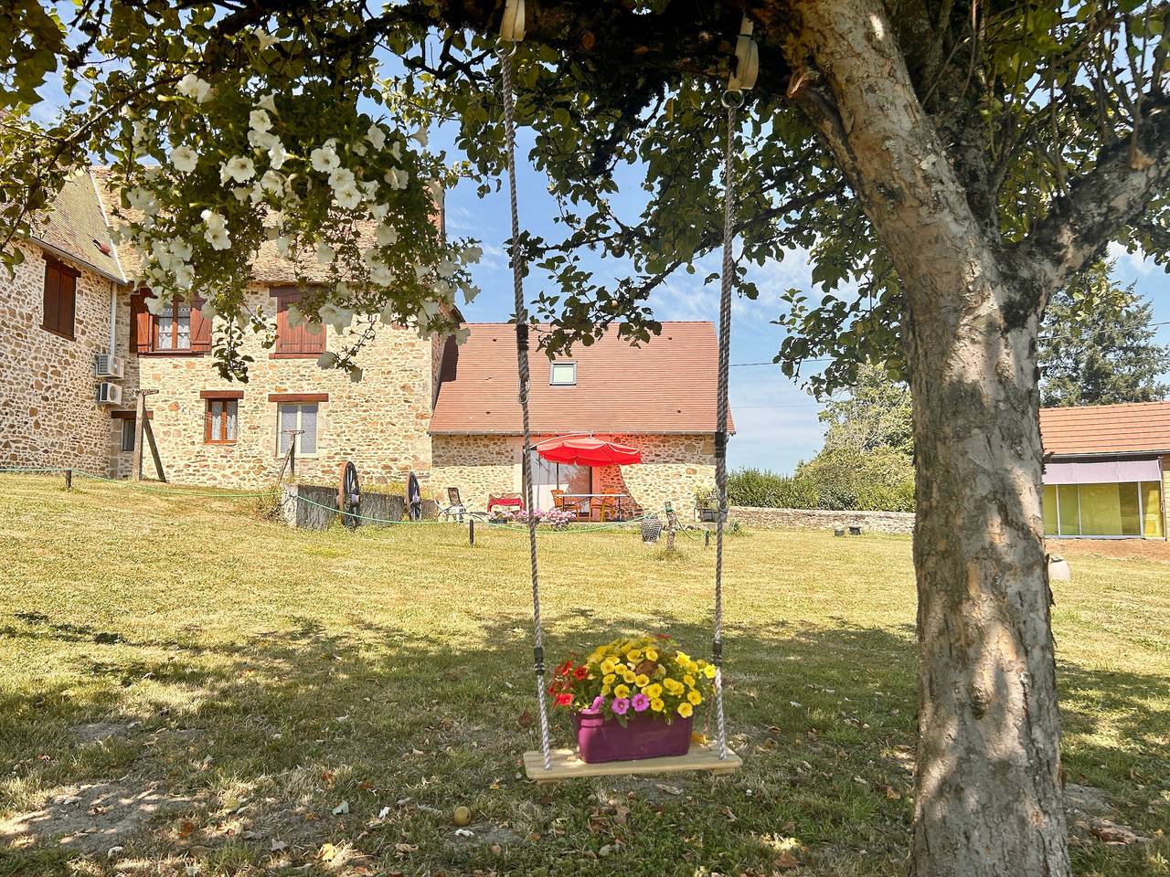 Gîte Charmant Forme Et Bien-être avec piscine partagée in Masseret, Région de Tulle