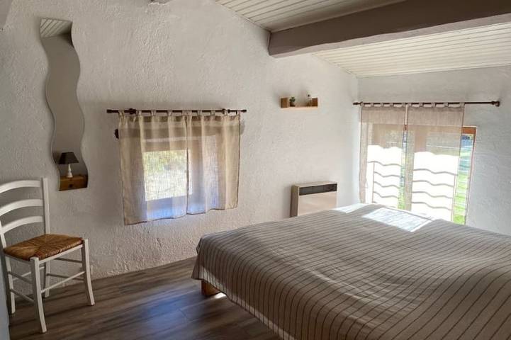 Gîte pour 3 personnes, avec piscine ainsi que terrasse et jardin à Gravières - 2