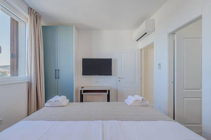 Villa pour 10 personnes, avec Balcon ainsi que Jardin et Piscine à Solin - 3
