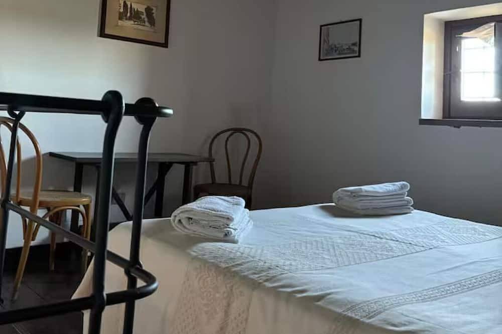 Mini suite Torre in un casale storico\na due passi dalle spiaggia del lago in Anguillara Sabazia, Lago di Bracciano