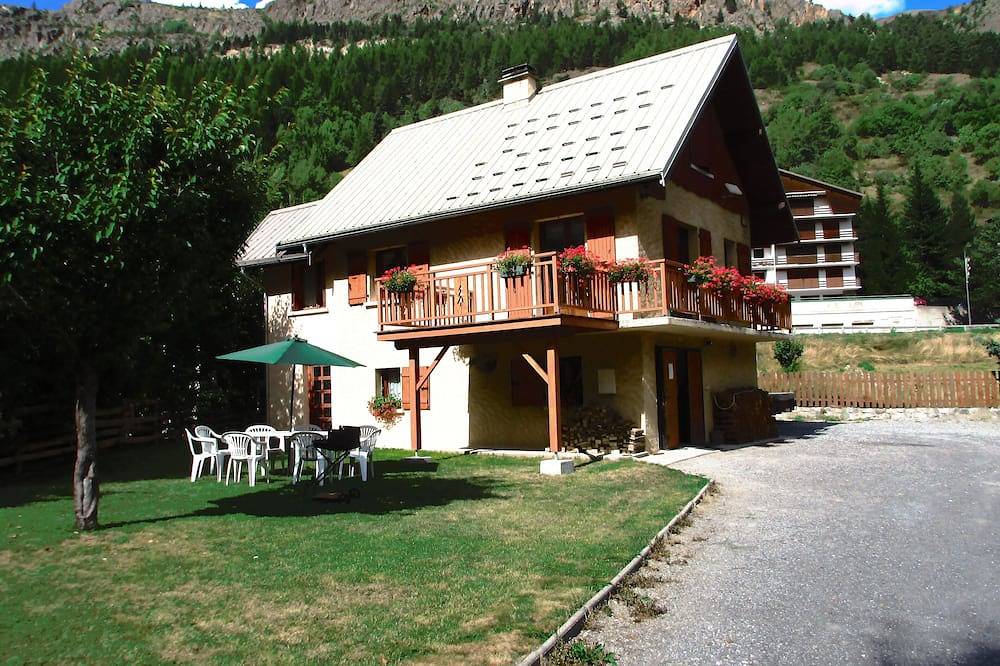 Chalet   Discretement Stylise Montagne Pour 9 Personnes. in Le Monêtier-les-Bains, Serre Chevalier