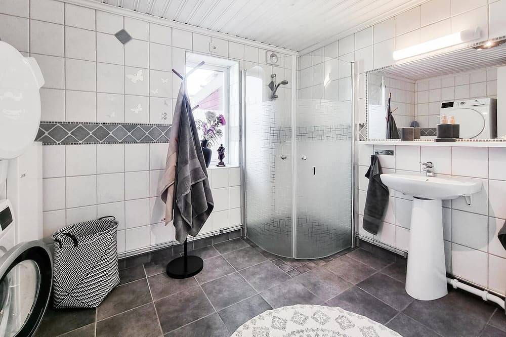 Ganze Wohnung, Schöne 2-Zimmer-Wohnung in Floda in Skallsjö distrikt, Lerum