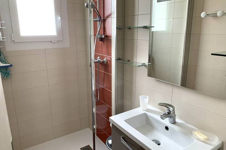 Location de vacances pour 5 personnes, avec terrasse dans Plage de Port-Lin - 4