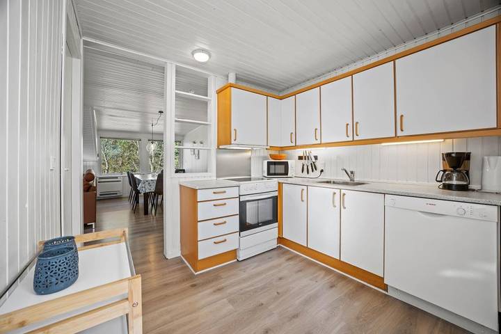 Ferienhaus für 8 Personen, mit Balkon/Terrasse und Whirlpool sowie Terrasse und Pool in Houstrup Strand - 4