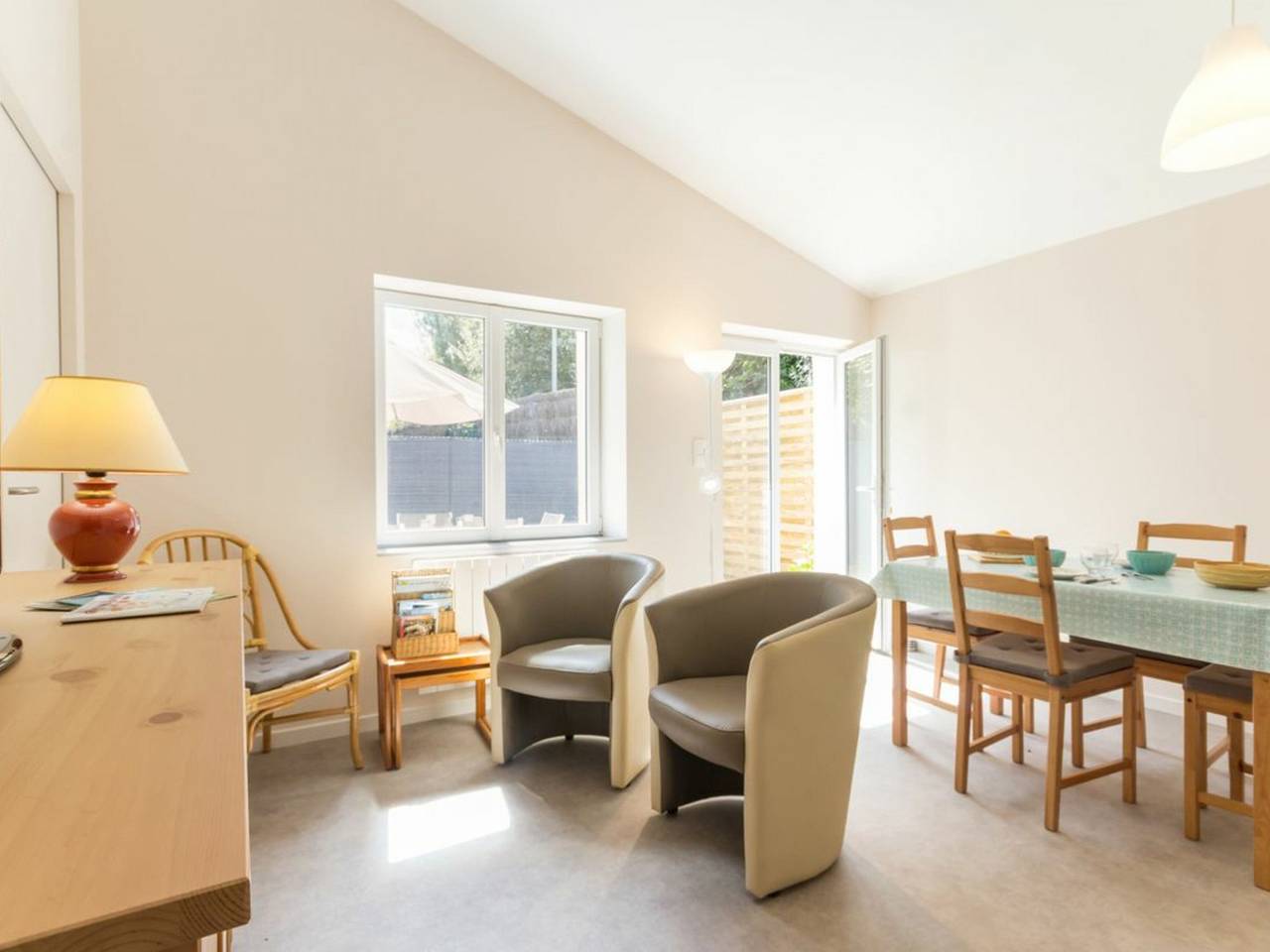 Charming House near Nantes with Private Garden, Terrace, and Modern Amenities in Vertou, Nantes region