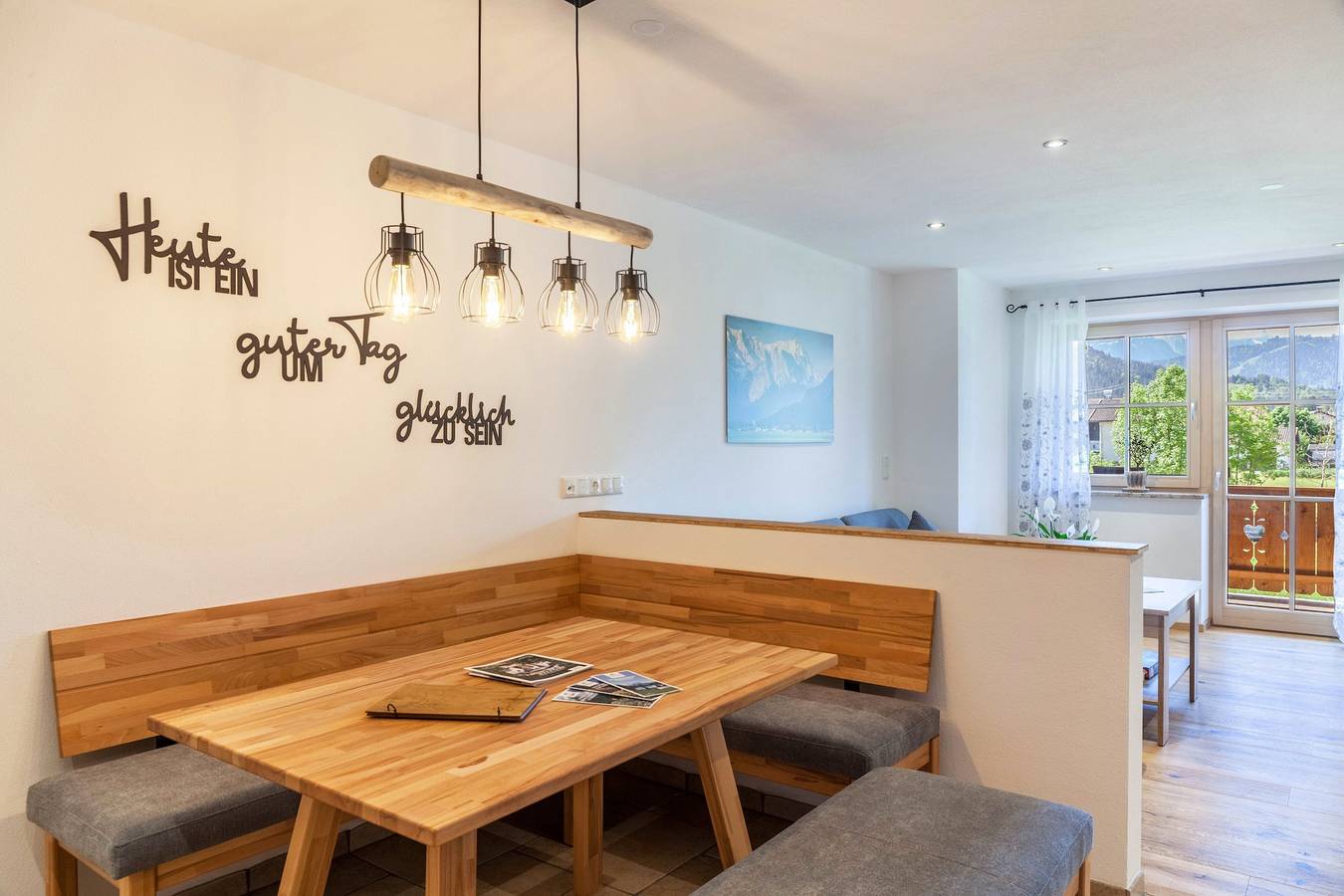 Ganze Wohnung, Ferienwohnung Johanni" Rund-um-Bergblick bis zur Zugspitze im Neubau mit Balkon und Wlan in Farchant, Bayerische Alpen