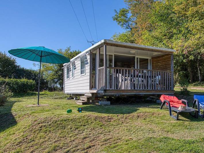 Camping Brin d'amour - Mobilhome 4 personnes - Mobile-Home Ohara, Vue Imprenable Sur La Piscine Et La Vallee in Les Eyzies, Périgord Noir