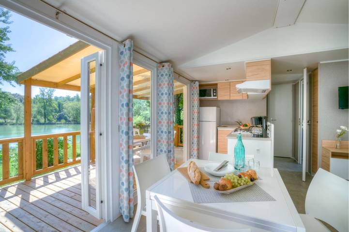 Mobil home pour 6 personnes, avec piscine ainsi que jardin et terrasse, animaux acceptés à Saint-Crépin-et-Carlucet - 3