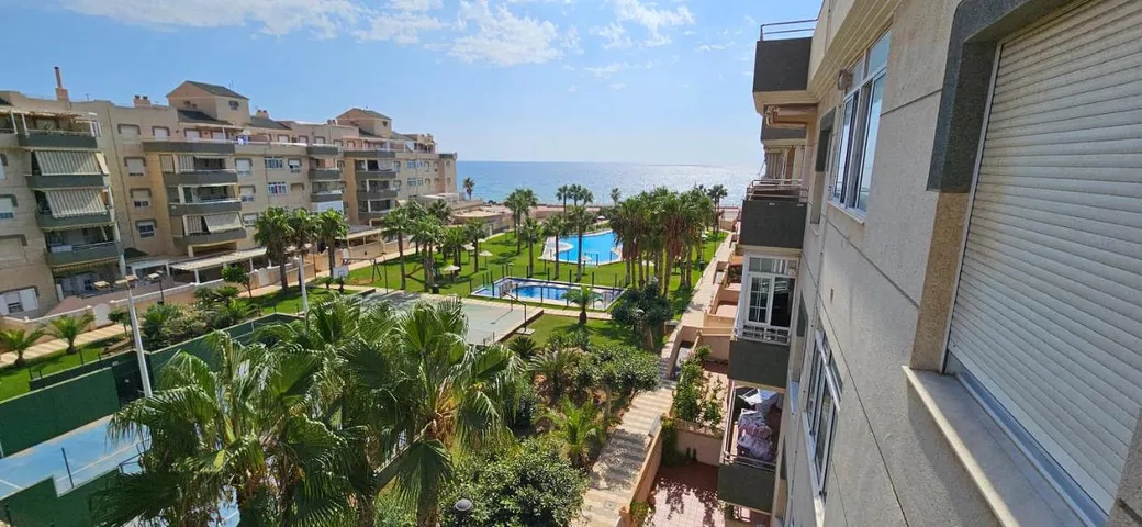 Apartamento de vacaciones para 6 personas, con piscina además de vistas y jardín - 1