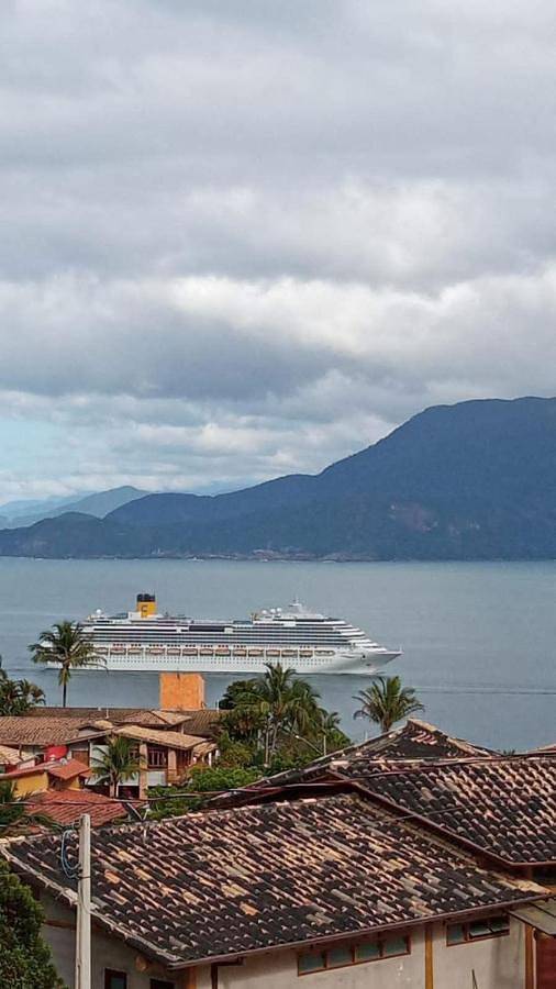 Casas e apartamentos de temporada para 6 pessoas, com balcão e piscina e ainda vista em Veloso (Ilhabela)