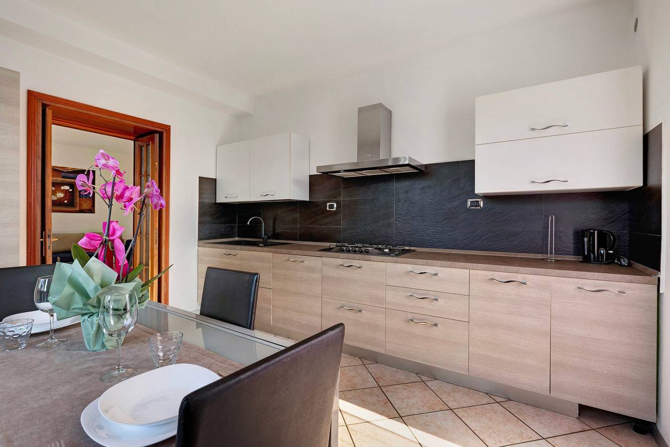 Ganze Wohnung, Ferienwohnung 'Relais Olivi Garten' mit Blick auf den See, Wi-Fi und Klimaanlage in Garda, Gardasee-Berge