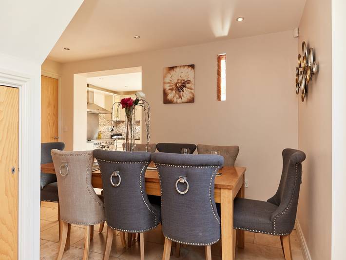 Holiday rental for 10 people, with garden and hot tub as well as terrace, child-friendly in East Midlands
