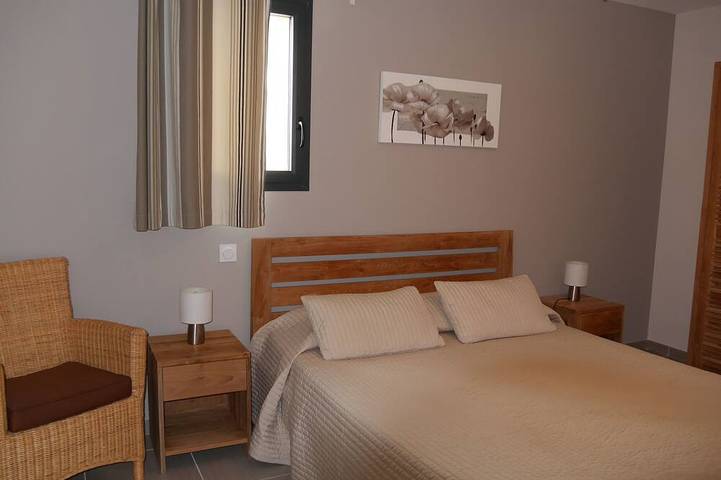 Alojamiento turístico amueblado clasificado 4 * para 4-5 personas, piscina con vistas al Luberon in Oppède, Parque natural regional del Luberon