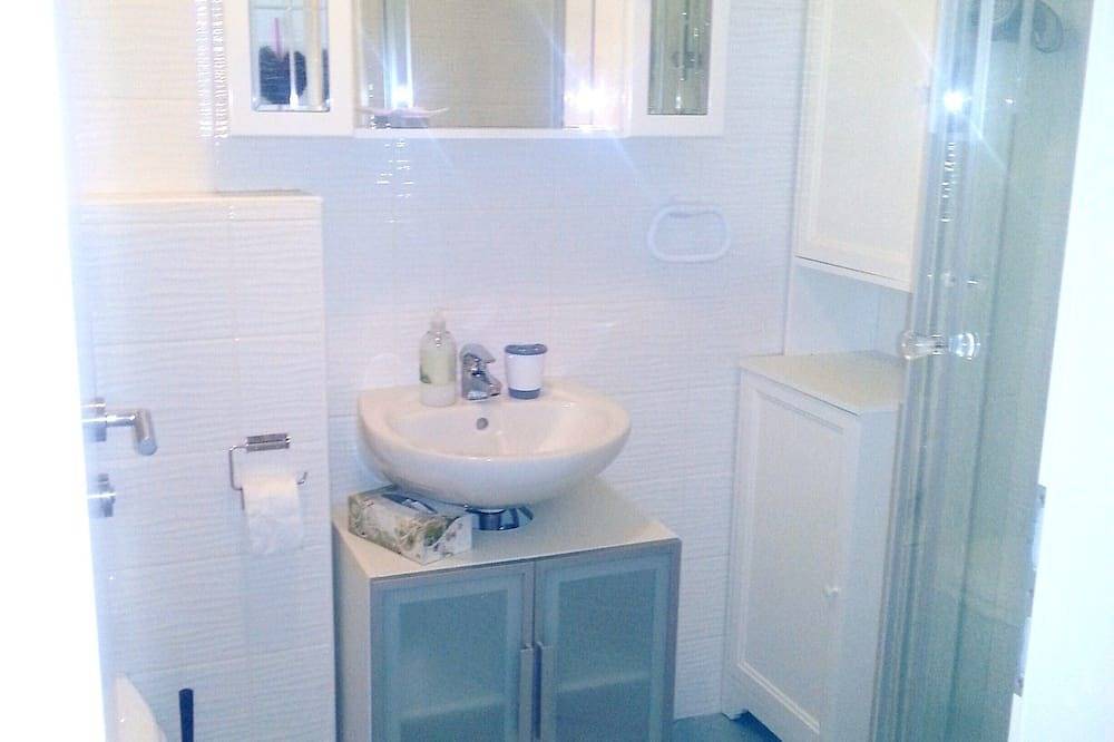 Geheel appartement, Kindvriendelijke strand met 4 sterren vakantiewoning in Stara Novalja, Pag
