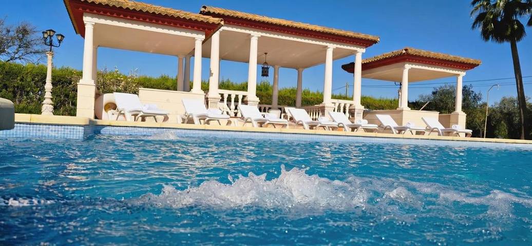 Casa rural para 14 personas, con jardín además de vistas y piscina en La Carlota - 3