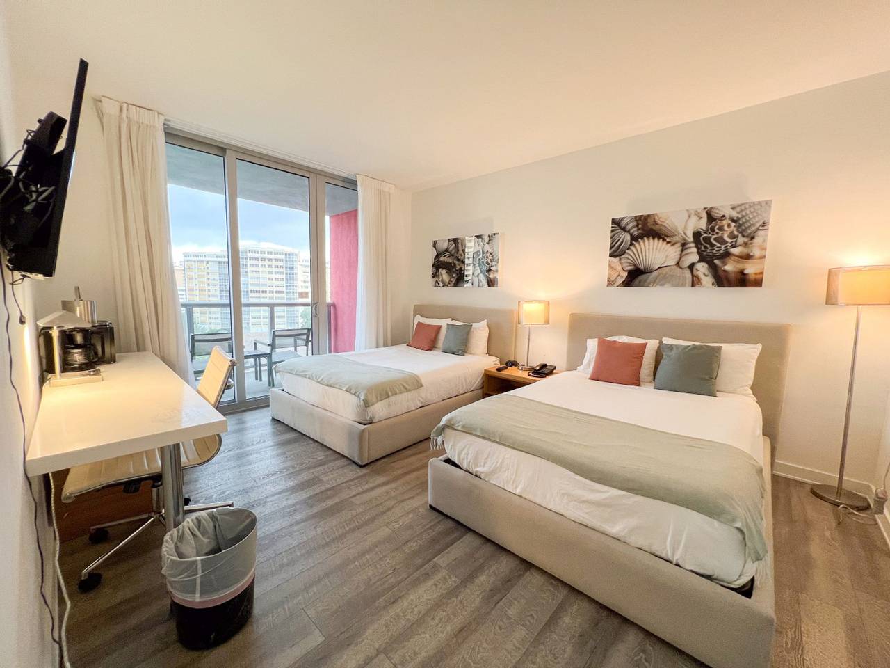 Apartamento entero, Beachwalk Studio Bliss in Hallandale Beach, Broward County