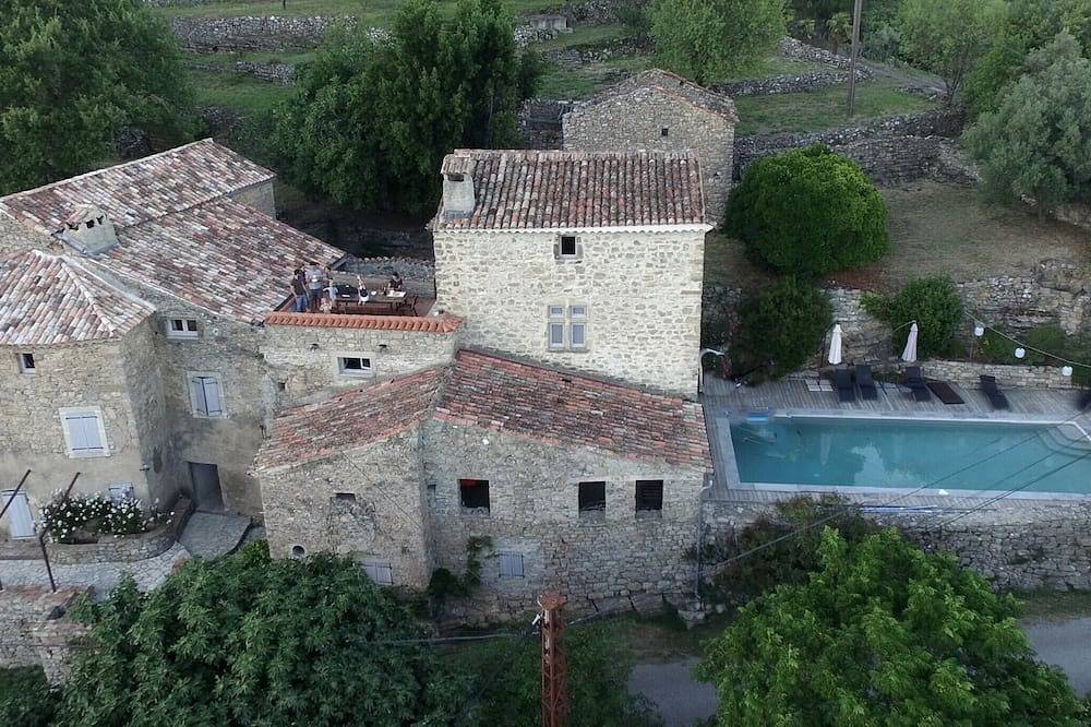 Mas Estrela: Lo Nis, an intimate B&B with mountain views in Bessèges, Cevenas