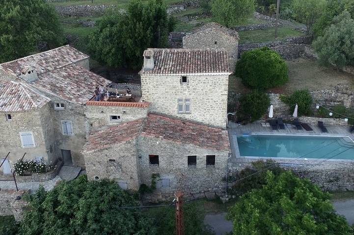 Mas Estrela : Lo Nis, une chambre d'hôtes intimiste avec point de vue montagne in Bessèges, Parc national des Cévennes