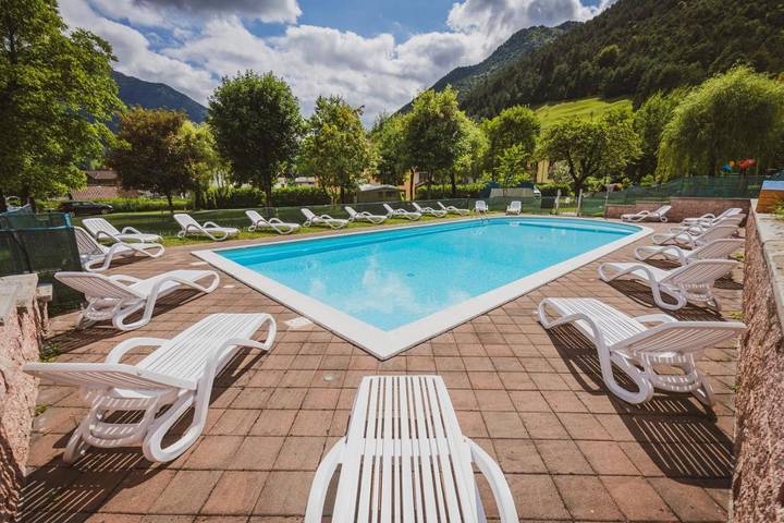 Camping voor 11 personen, met Tuin en Zwembad in Trentino