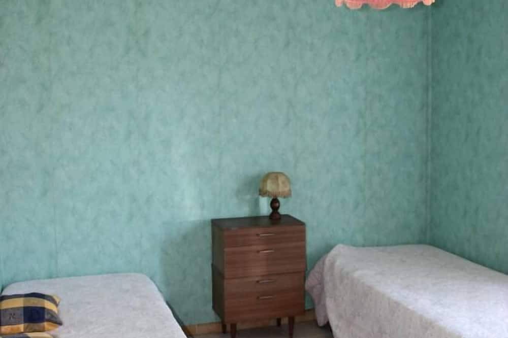 Large country house heart medoc village in Naujac-sur-Mer, Lesparre-Médoc region