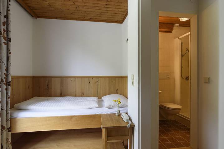 Doppelzimmer mit Dusche, Wc in Rußbach am Paß Gschütt, Tennengau