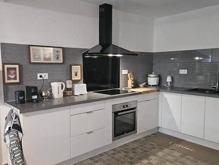 Location de vacances pour 3 personnes, avec piscine et jardin à Sainte-Suzanne - 2