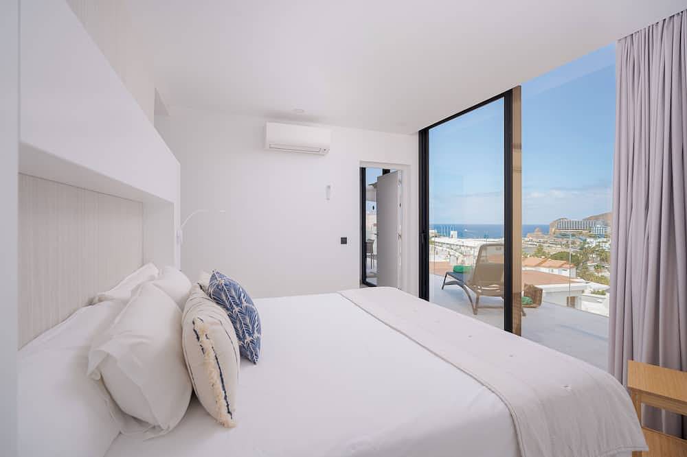 Luxury apartment with terrace, private swimming pool and views in Puerto Rico (Gran Canaria), South Gran Canaria