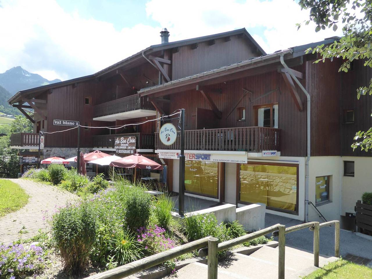 Apartamento entero, Apartamento acogedor con piscina en el corazón de Arêches, Savoie Mont Blanc, para 4 personas in Arêches, Beaufort (Rhône-Alpes)