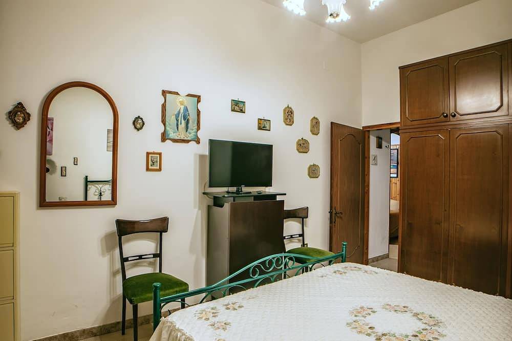 Entire apartment, Rosy'S Abode 10 Minutes From Gallipoli. in Taviano, Gulf of Taranto