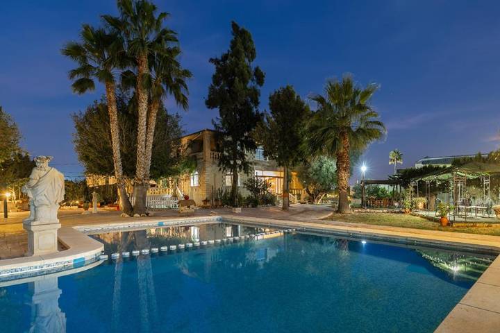 Location de vacances pour 16 personnes, avec Terrasse ainsi que Jardin et Piscine à Crevillent - 2