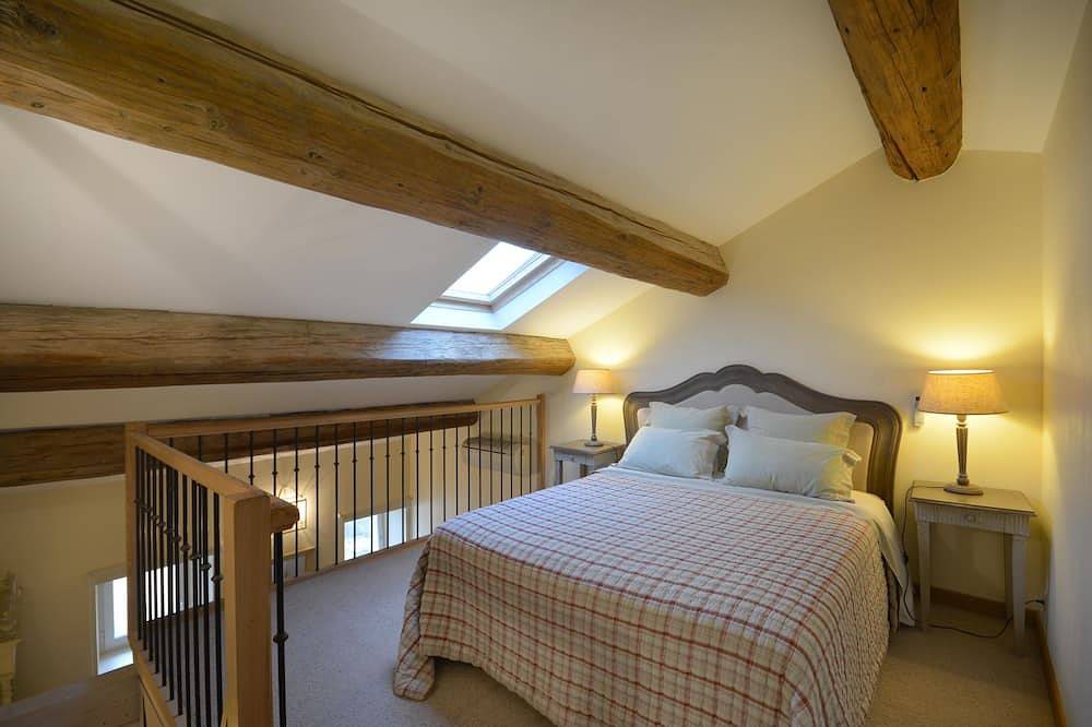 The Old Mill****,  Authentic in Provence with heated swimming pool  in Entraigues-sur-la-Sorgue, Vaucluse