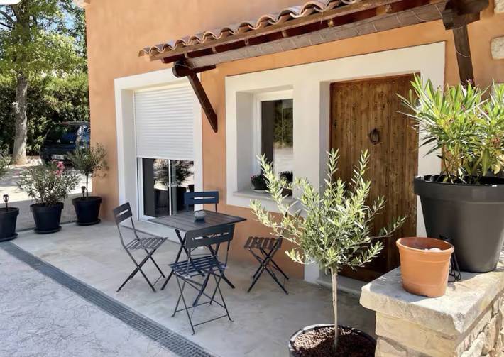 Gîte pour 6 personnes, avec jardin ainsi que terrasse et piscine - 1
