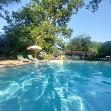 Location de vacances pour 10 personnes, avec jardin ainsi que piscine et vue à Queyrac