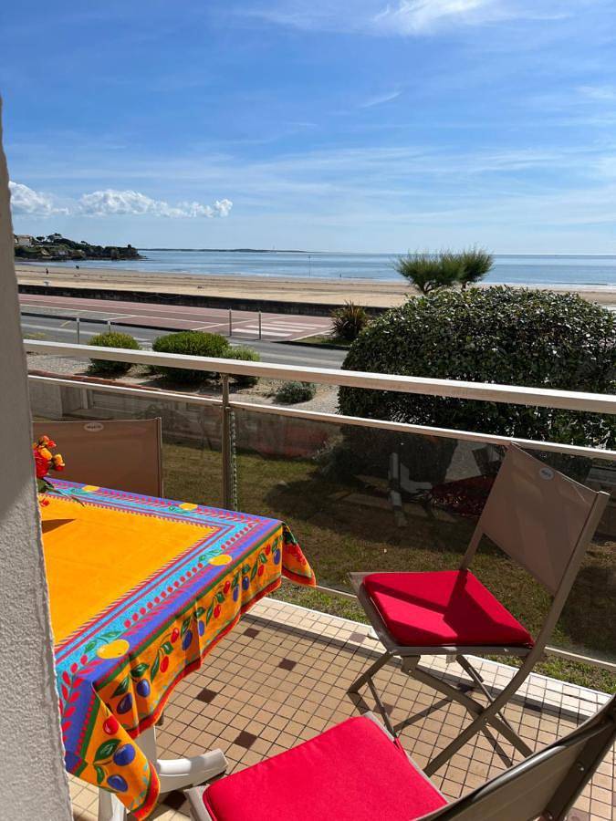 Appartement de vacances pour 4 personnes, avec vue ainsi que bassin pour enfant et balcon