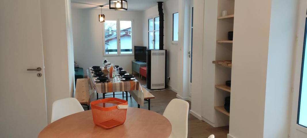 Gîte pour 12 personnes, avec balcon et vue dans Office De Tourisme De Sare - 3