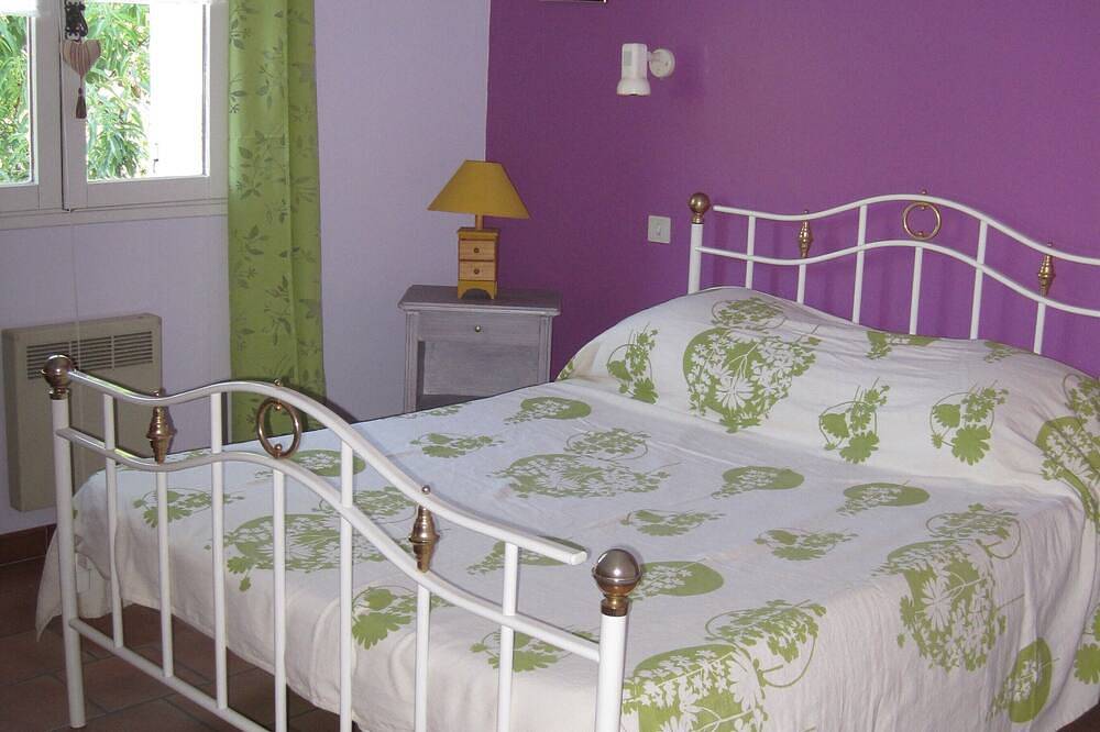 Le clos des oliviers, quiet, sunny villa, swimming pool, boules court in Ventabren, Aix-en-Provence region
