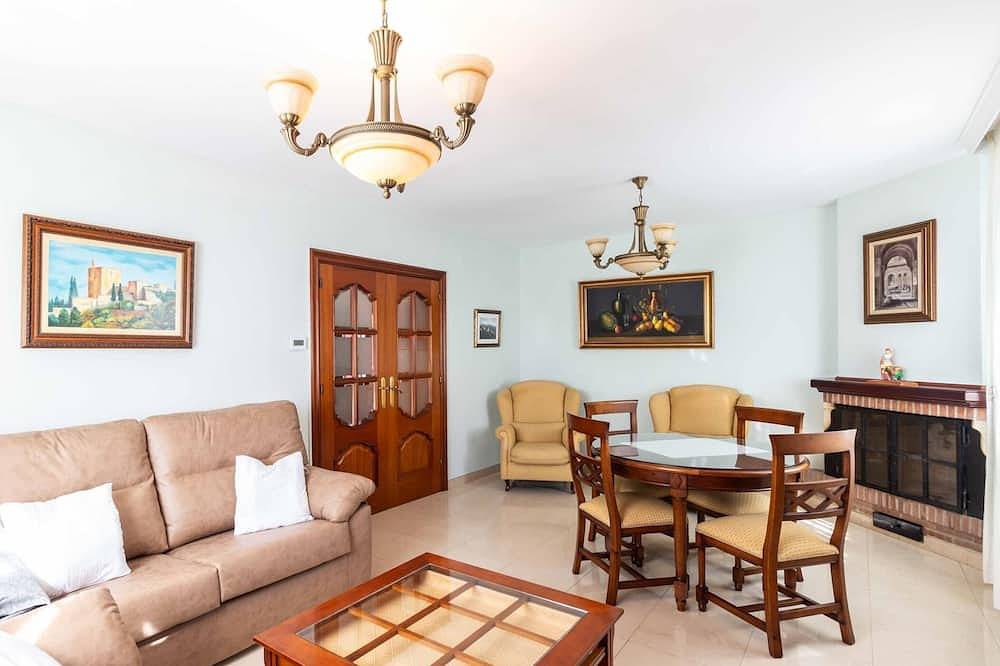 House with barbecue and pool in Dúrcal, Granada Province