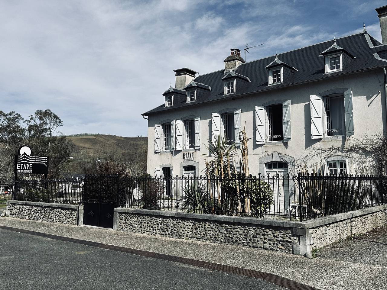 Gîte in Historic Home "Étape En Barétous" with Private Terrace, Garden & Wi-Fi in Aramits, Béarn