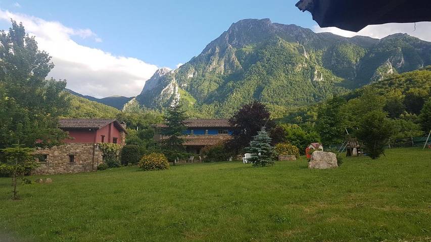 Casa rural para 5 personas, con Balcón y Jacuzzi además de Terraza y Jardín en Quirós