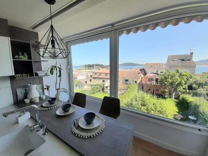 Casa de vacaciones para 5 personas, con vistas además de piscina y jardín en Rias Baixas
