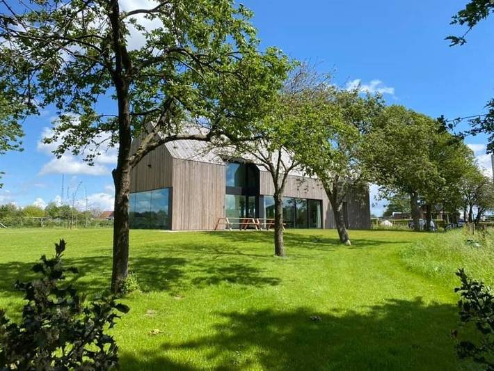 Location de vacances pour 24 personnes, avec Terrasse ainsi que Jardin et Vue à Zonnebeke