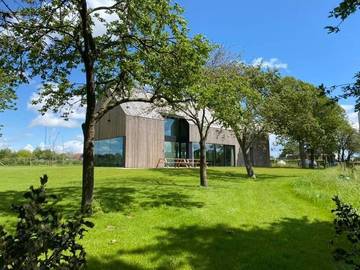 Gîte pour 24 personnes, avec jardin et vue à Zonnebeke