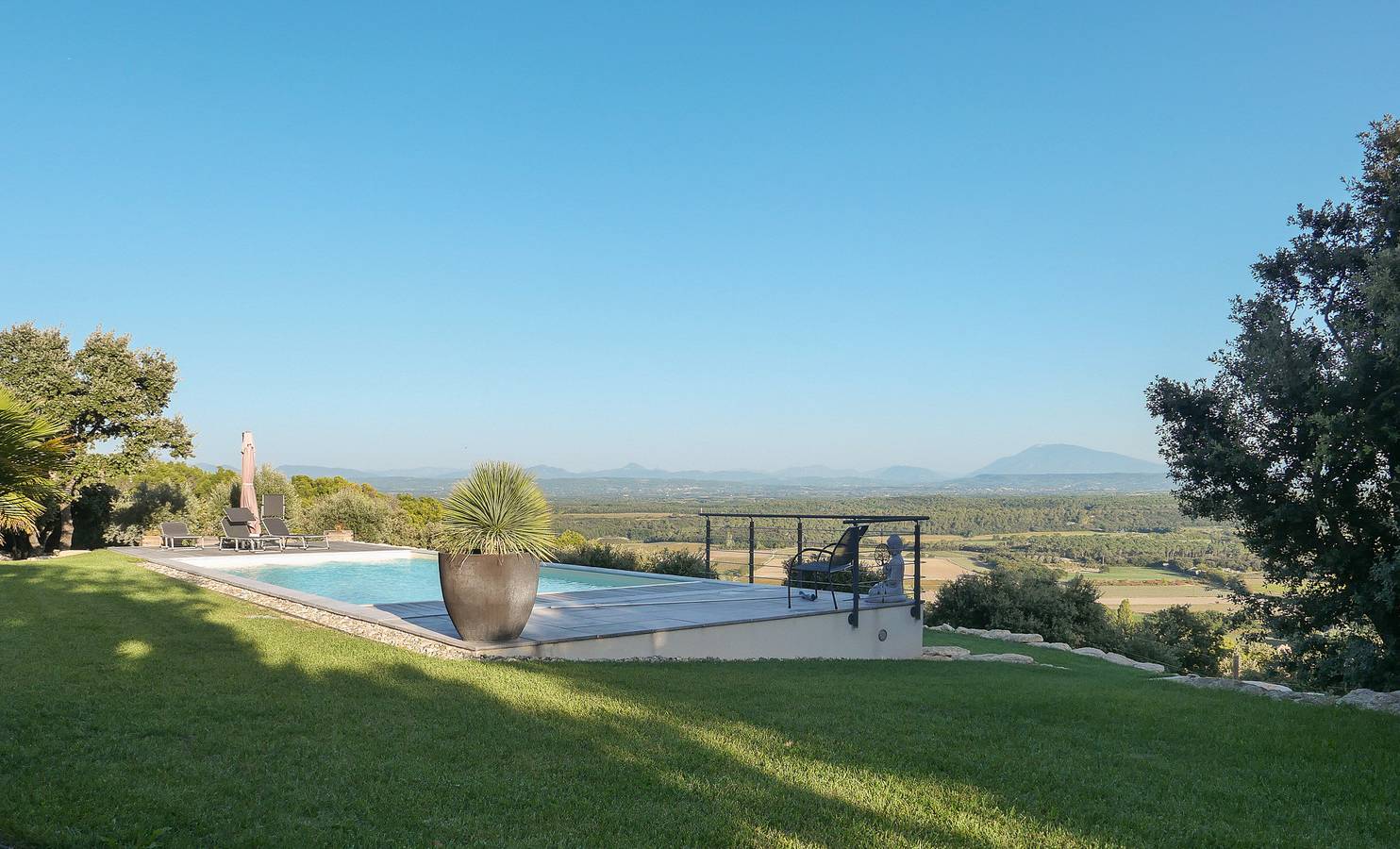 Villa contemporaine avec vue et piscine chauffée - St Restitut, Drôme Provençale in Saint-Restitut, Región de Nyons